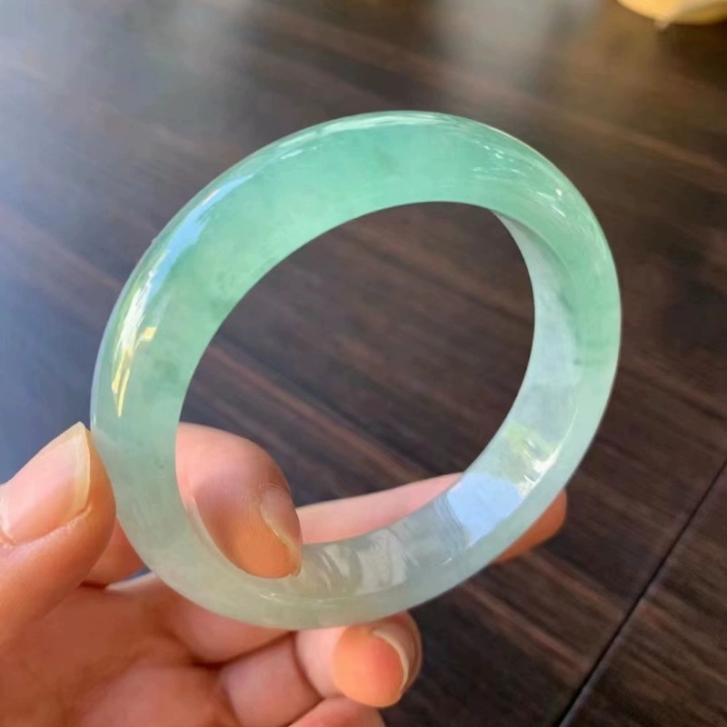 Light ice jade for girls, Burm - đánh giá và giá Bracelets